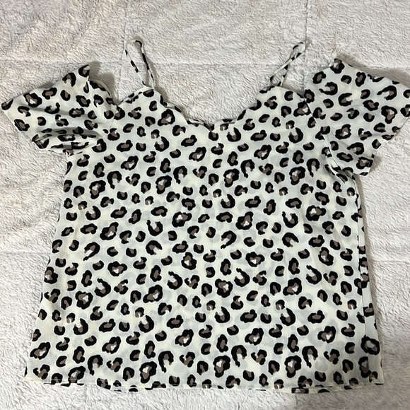 Monteau leporad off the shoulders shirt - Picture 4 of 4